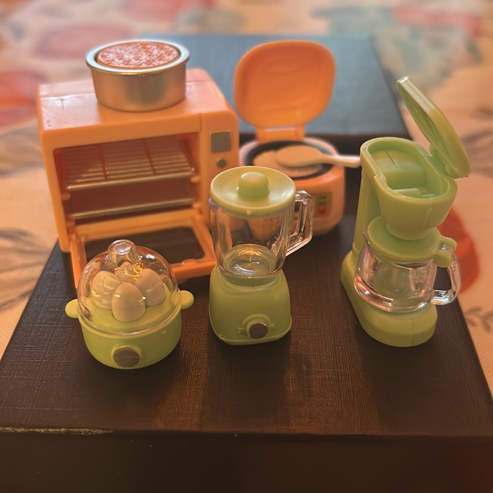 Dollhouse size appliances.